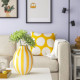 Wazon, w paski biały/żółty BLODBJÖRK 106.072.96