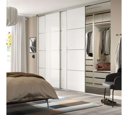 Kombinacja drzwi przesuwnych, aluminium/biały szkło SKYTTA / FÄRVIK 394.240.41