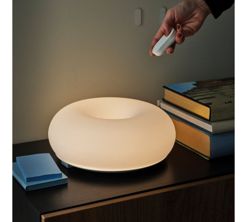 Lampa LED stołowa/ścienna, można przyciemniać smart/białe szkło kolorowe i białe spektrum VARMBLIXT 706.129.40