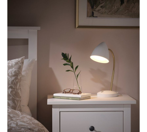 Lampa biurkowa LED, biały/kolor mosiądzu ISNÅLEN 605.012.64