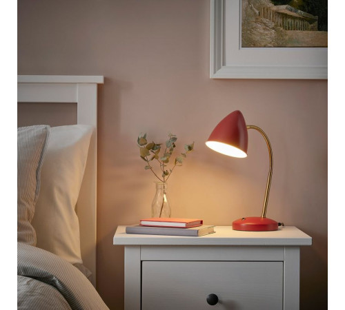 Lampa biurkowa LED, czerwony/kolor mosiądzu ISNÅLEN 805.200.11