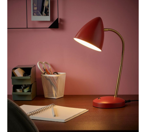 Lampa biurkowa LED, czerwony/kolor mosiądzu ISNÅLEN 805.200.11