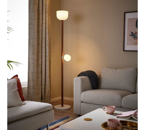 Lampa podłogowa/do czytania, opalowa biel szkło/ciemnobrązowy dąb MOSSPLYM 106.137.68