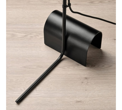 Lampa podłogowa z żarówką, czarny/w kształcie pierścienia opalowa biel HÅRSLINGA / MOLNART 695.826.18