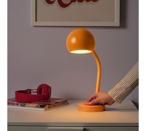 Lampka na biurko LED, można przyciemniać/pomarańczowy KORVSNÖRE 406.286.93