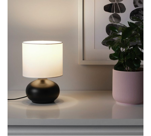 Lampa stołowa, czarny/biały TVÄRFOT 504.675.24