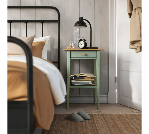 Прикроватный столик, серо-зеленая/светло-коричневая морилка HEMNES 506.107.39